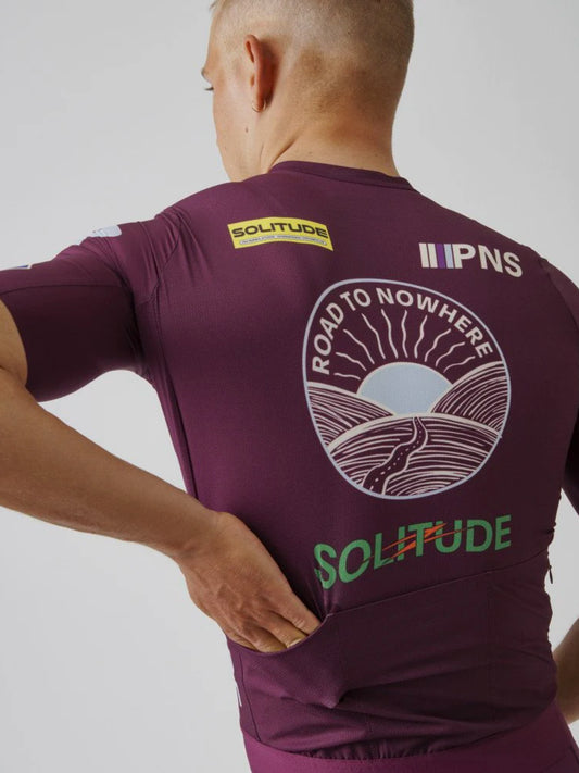 Logo de camiseta Solitude para hombre - Borgoña