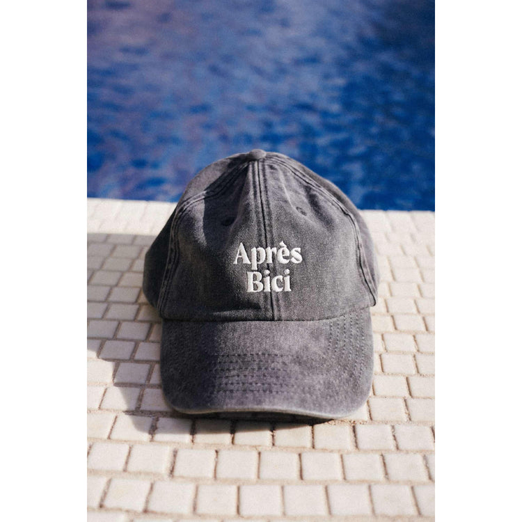 Apres Bici Cap - black denim/cream logo